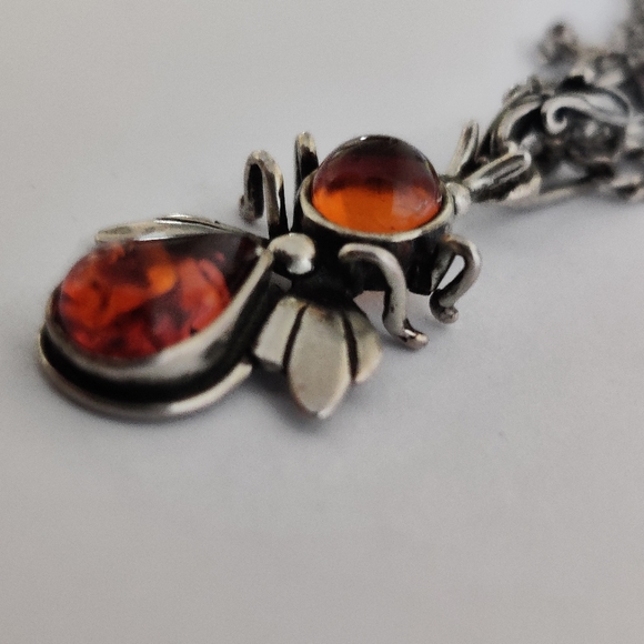 Vintage Baltic Amber Insect / Fly Pendant - Picture 5 of 16